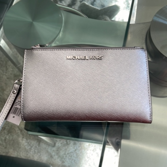 Michael Kors Jet Set Wristlet - Picture 6 of 7